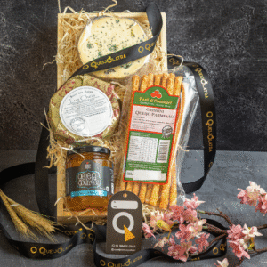 CESTA DE PRESENTE ESPECIAL – 2 QUEIJOS CREMOSOS + GELÉIA + GRISSINI