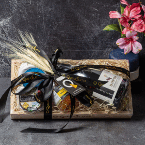 CESTA DE PRESENTE – 2 QUEIJOS + VINHO BRANCO + GELÉIA